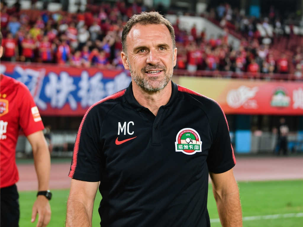 沪媒:海港新帅穆斯卡特传承波斯特科格鲁战术,青睐高位压迫与快节奏进攻 沪媒:海港新帅穆斯卡特传承波斯特科格鲁战术,青睐高位压迫与快节奏进攻